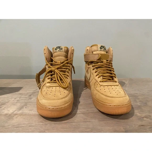 Kids ‘Nike Air Force 1 High LV8’ shoes - Picture 3 of 6